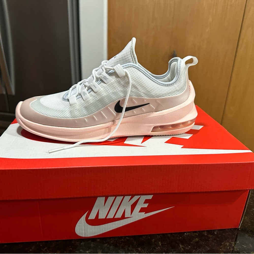 WMNS AIR MAX AXIS 'WASHED CORAL AURA'. Warn only once. Great Condition